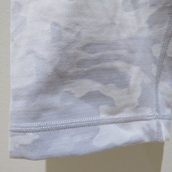 LULULEMON Wunder Under Short 10" Ribbed Incognito Camo Jacquard Alpine White 4 - Picture 6 of 13